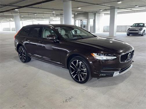 2017 Volvo V90 Cross Country T6