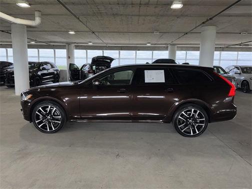 2017 Volvo V90 Cross Country T6