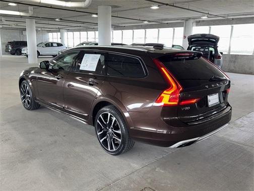 2017 Volvo V90 Cross Country T6