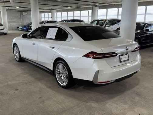 Mineral White Metallic 2024 BMW 530 530i