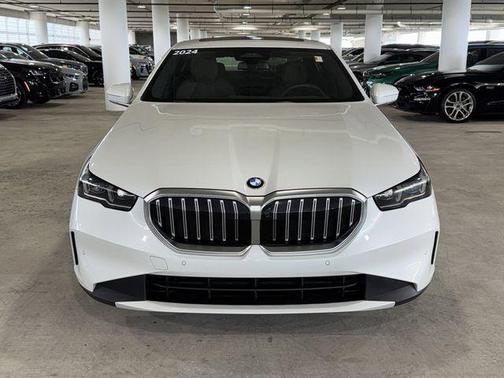 Mineral White Metallic 2024 BMW 530 530i