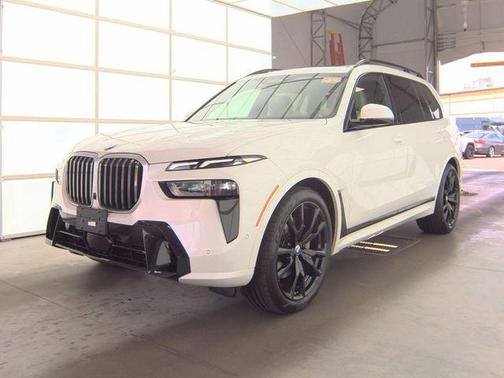 Mineral White Metallic 2026 BMW X7 xDrive40i