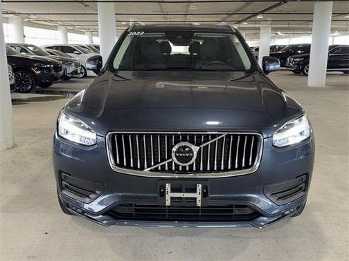 2022 Volvo XC90 T6 Momentum