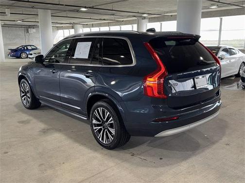2022 Volvo XC90 T6 Momentum