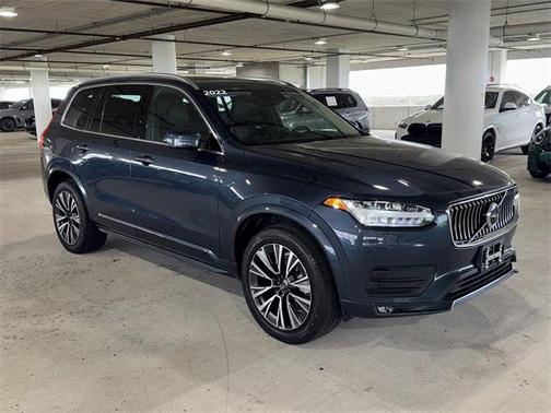 2022 Volvo XC90 T6 Momentum