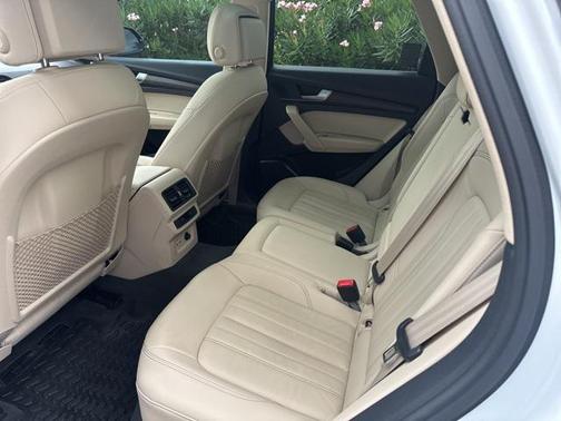 2022 Audi Q5 40 Premium