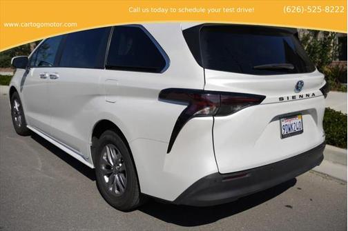 2023 Toyota Sienna XLE 8 Passenger