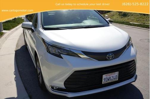 2023 Toyota Sienna XLE 8 Passenger