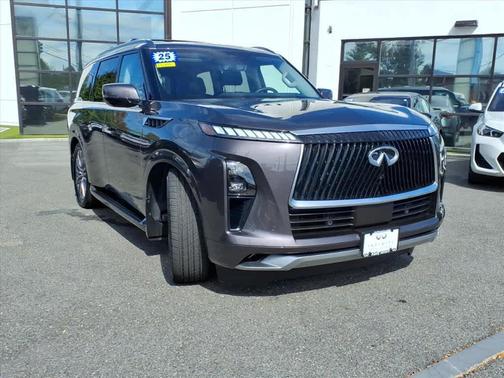 2025 INFINITI QX80 Luxe