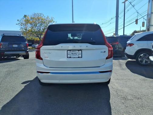 2024 Volvo XC90 B6 Plus Bright Theme 7-Seater