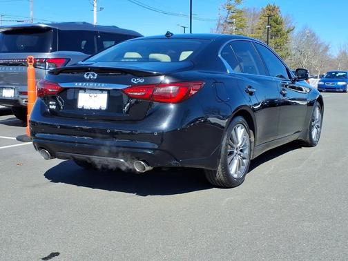 2023 INFINITI Q50 LUXE
