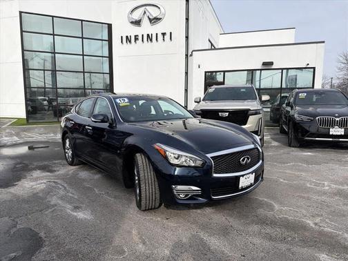2019 INFINITI Q70 3.7X LUXE
