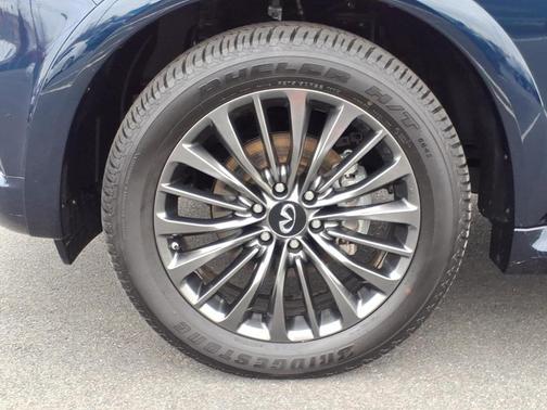 2024 INFINITI QX80 SENSORY