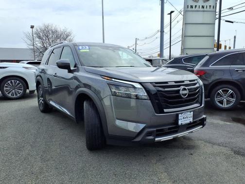 2023 Nissan Pathfinder Platinum