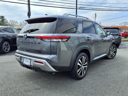 2023 Nissan Pathfinder Platinum