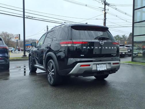 Black 2023 Nissan Pathfinder Platinum