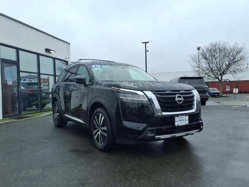 Black 2023 Nissan Pathfinder Platinum