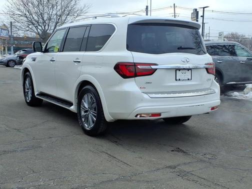 2021 INFINITI QX80 Luxe