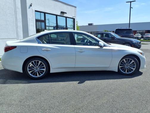 2022 INFINITI Q50 LUXE