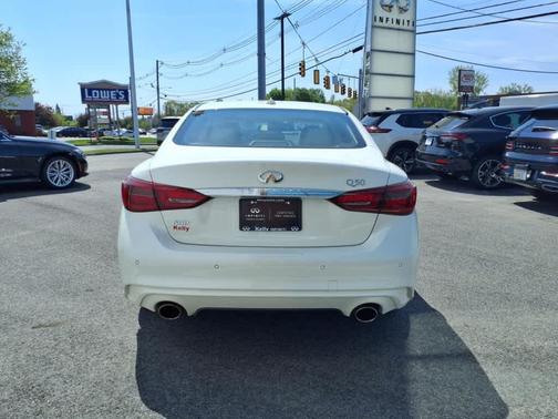 2022 INFINITI Q50 LUXE