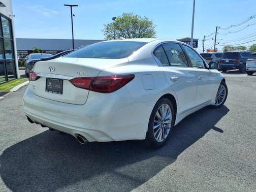 2022 INFINITI Q50 LUXE