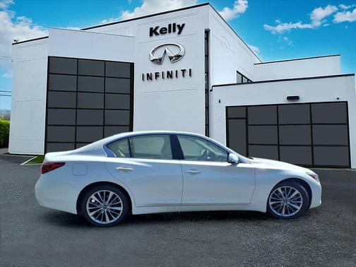 2022 INFINITI Q50 LUXE