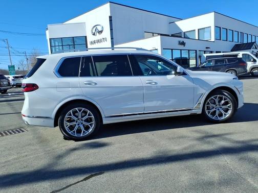 2025 BMW X7 xDrive40i