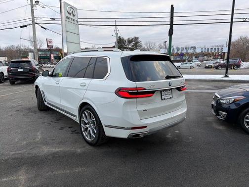 2025 BMW X7 xDrive40i