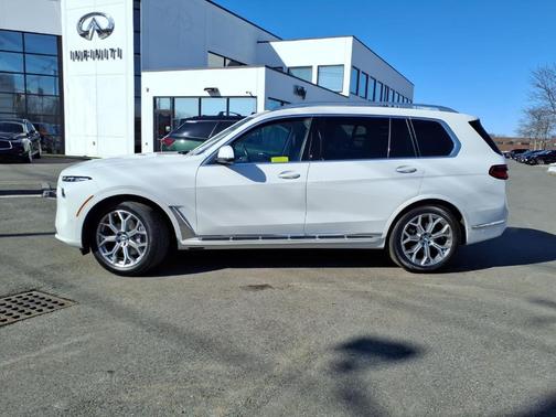 2025 BMW X7 xDrive40i
