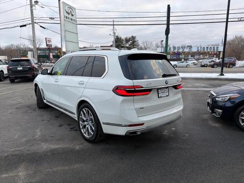 2025 BMW X7 xDrive40i