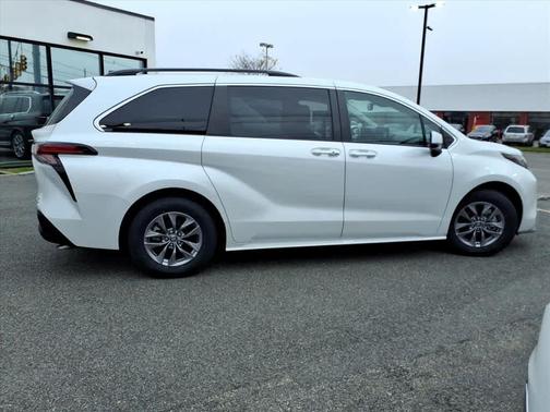 2022 Toyota Sienna XLE