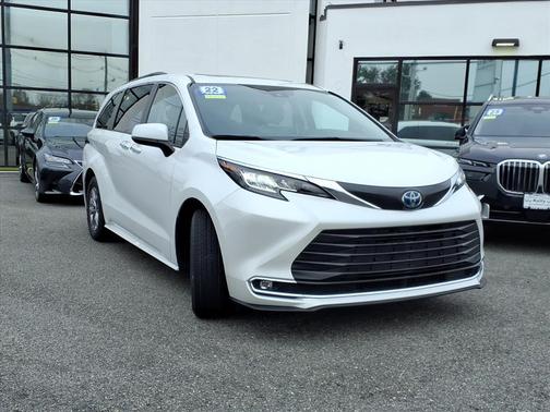 2022 Toyota Sienna XLE