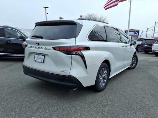2022 Toyota Sienna XLE