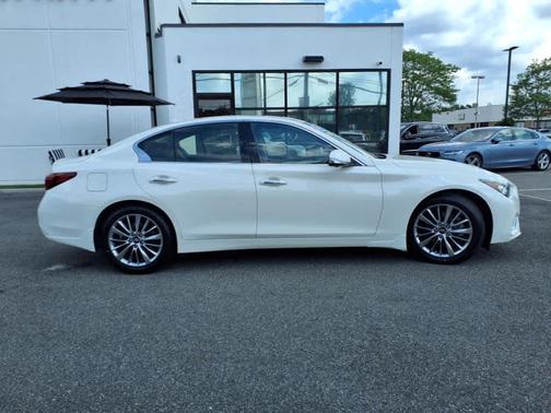 2022 INFINITI Q50 LUXE