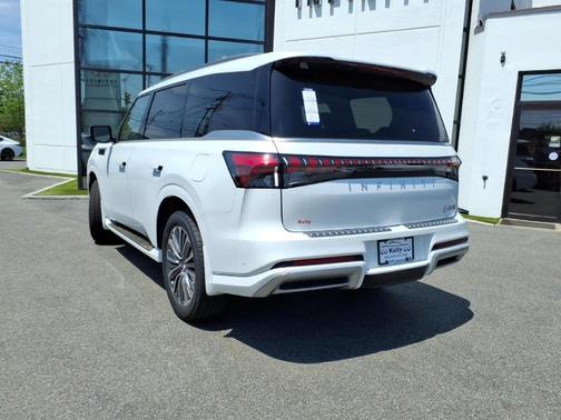 Radiant White 2026 INFINITI QX80 Luxe