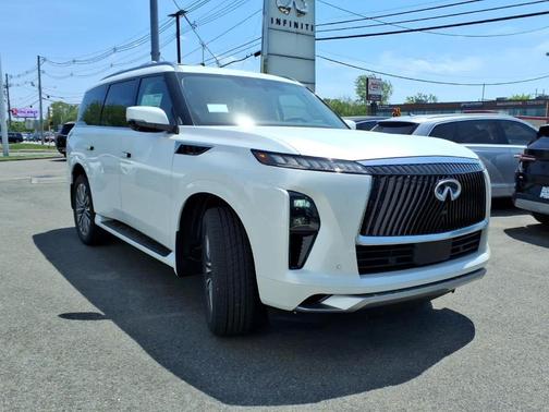 Radiant White 2026 INFINITI QX80 Luxe