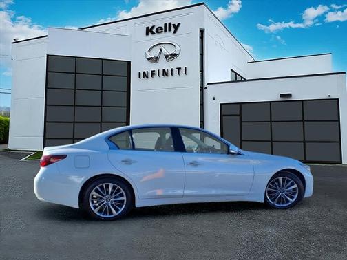 2022 INFINITI Q50 LUXE