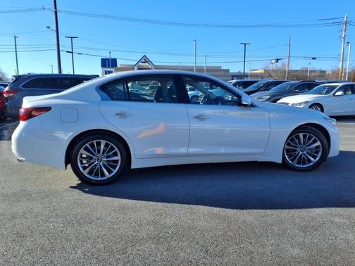 2022 INFINITI Q50 LUXE