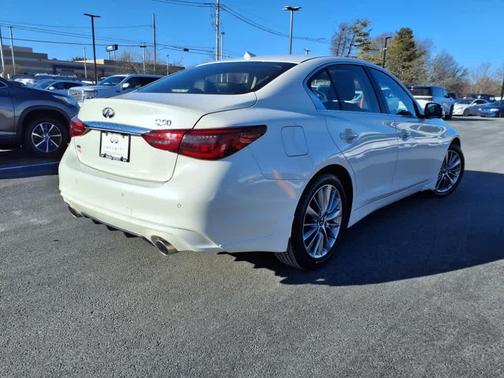 2022 INFINITI Q50 LUXE