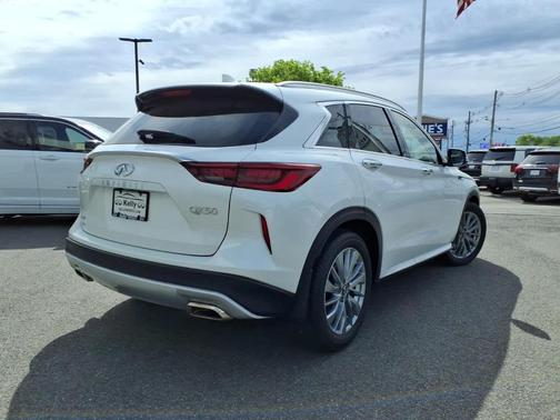 Radiant White 2025 INFINITI QX50 Luxe