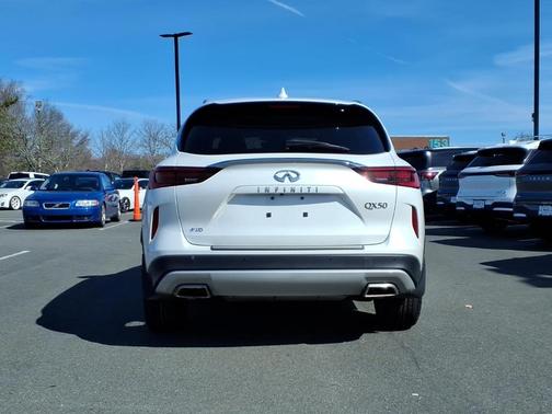 2023 INFINITI QX50 Luxe