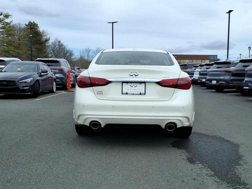 2023 INFINITI Q50 LUXE