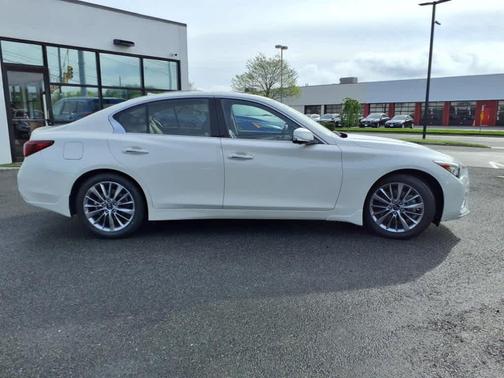 2022 INFINITI Q50 LUXE