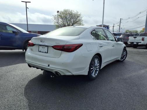 2022 INFINITI Q50 LUXE