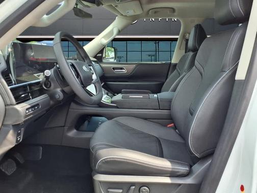 2025 INFINITI QX80 Luxe