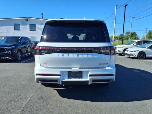 2025 INFINITI QX80 SENSORY