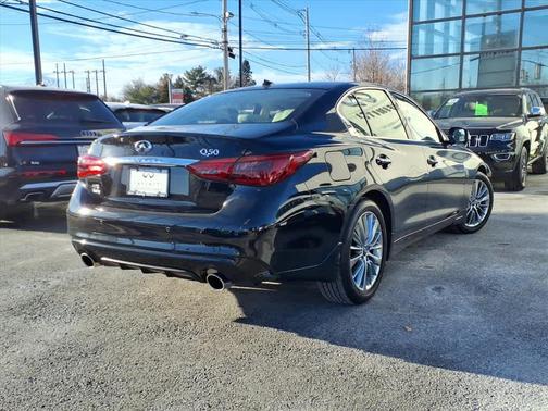 2023 INFINITI Q50 LUXE