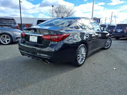 2023 INFINITI Q50 LUXE