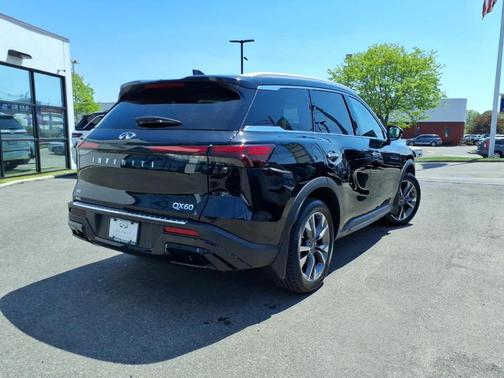 Mineral Black 2023 INFINITI QX60 Luxe