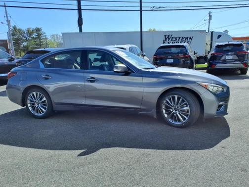 2022 INFINITI Q50 LUXE